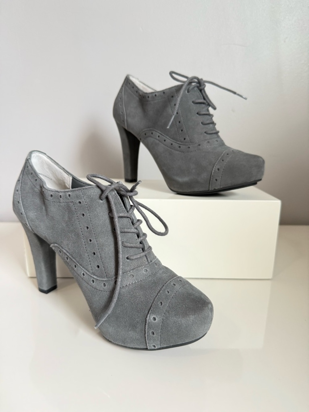 Me Too "Lupe Women's Gray Leather
Suede Lace-Up Oxford Block Heel
Shoes Size 6.5
